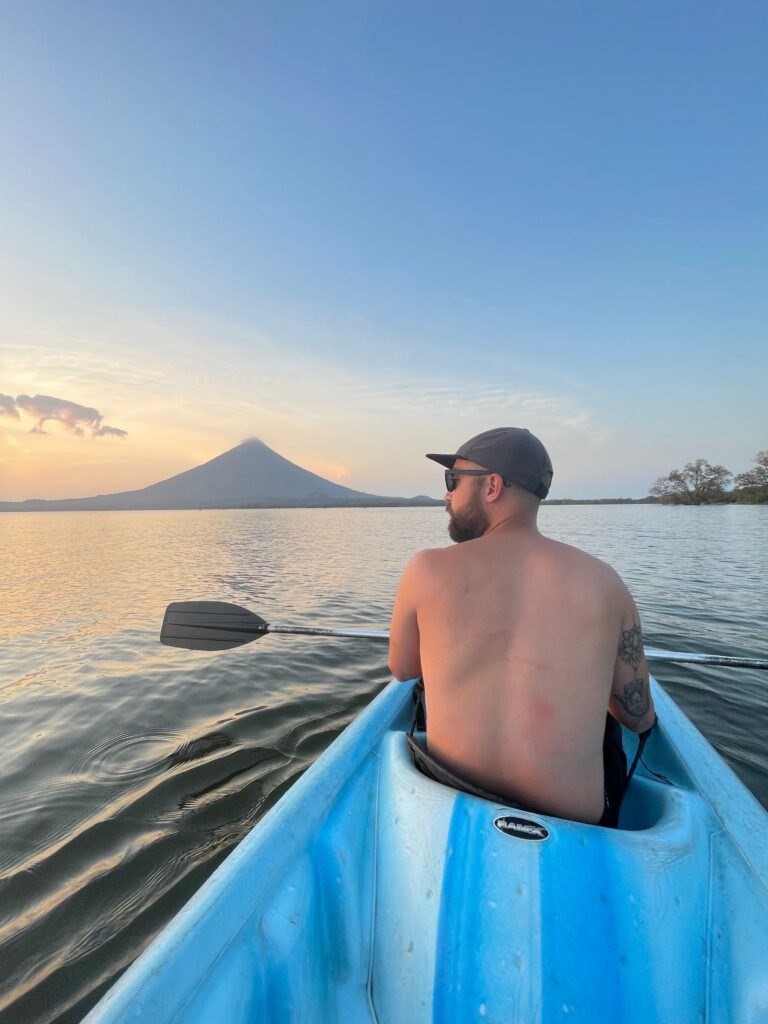 kayak-ometepe-isla-volcanica-nicaragua.jpg